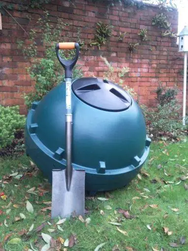 315L CompoSphere Rollable Tumbler Composter Green 3 315L CompoSphere Rollable Tumbler Composter Green - Image 3