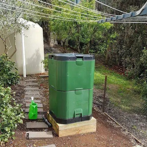 400 Litre Aerobin Hot Composter - Brunswick Green With Leachate Hose Extension Kit 5 400 Litre Aerobin Hot Composter - Brunswick Green With Leachate Hose Extension Kit - Image 5