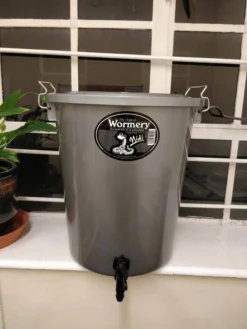 The Midi Wormery 7 The Midi Wormery -Gun Garden Shop envi pic 2 1 jpg