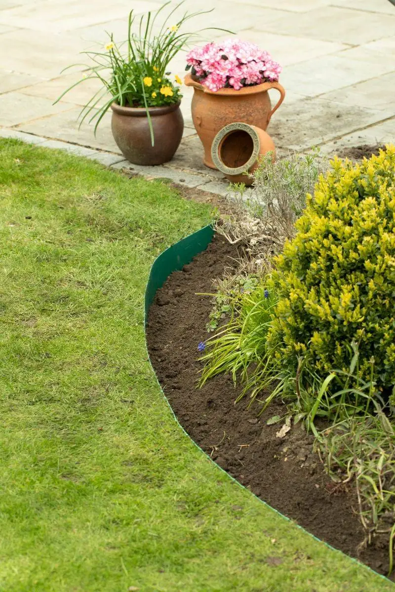 Smartedge 5 Metre Roll - Green With Fixing Pins 4 Smartedge 5 Metre Roll - Green With Fixing Pins - Image 4