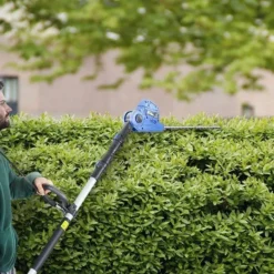 Hyundai 550W 450mm Long Reach Corded Electric Pole Hedge Trimmer/Pruner | HYPHT550E 8 Hyundai 550W 450mm Long Reach Corded Electric Pole Hedge Trimmer/Pruner | HYPHT550E -Gun Garden Shop hypht550e 11 89452 jpg