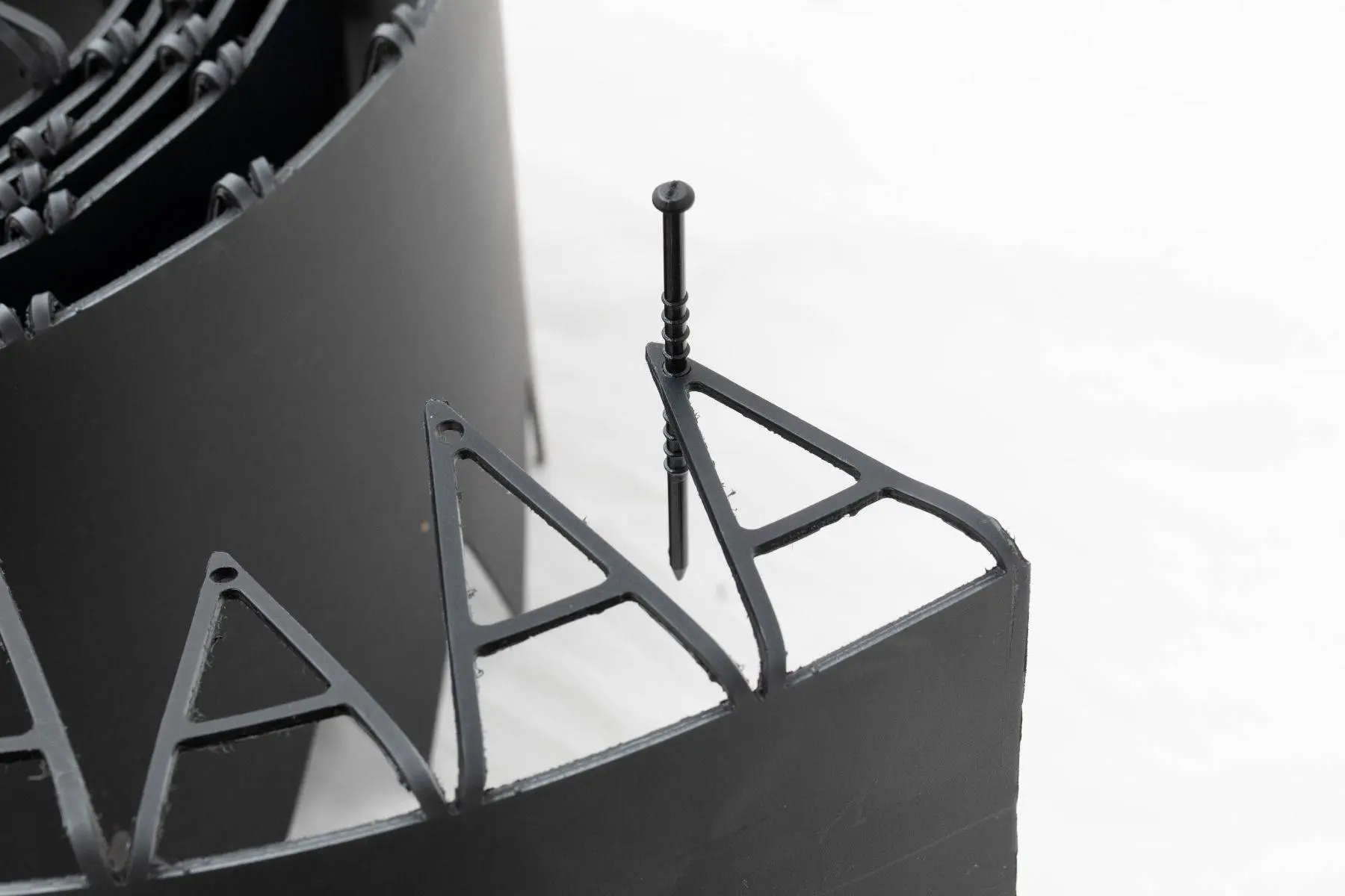 Smartedge 10 Metre Roll - Green With Fixing Pins 7 Smartedge 10 Metre Roll - Green With Fixing Pins - Image 7