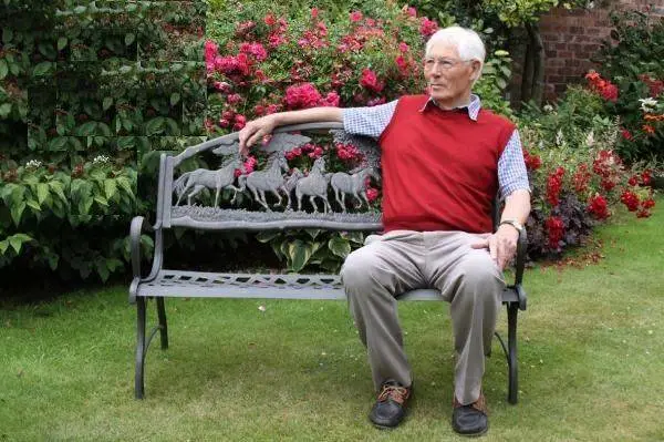 100% Cast Iron Garden Bench With Horses And Tree 5 100% Cast Iron Garden Bench With Horses And Tree - Image 5