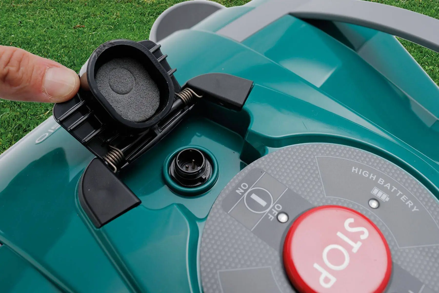 L60 Elite S + Robot Lawn Mower 3 L60 Elite S + Robot Lawn Mower - Image 3