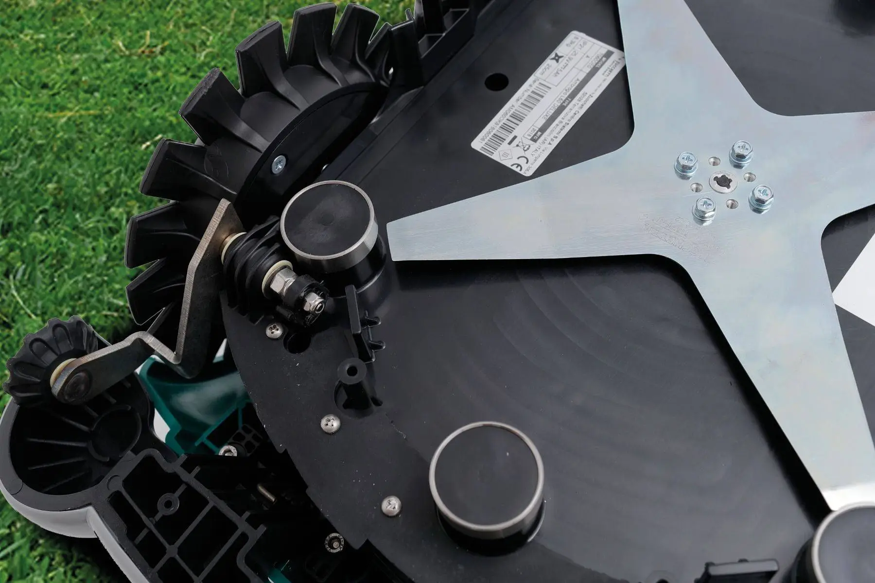 L60 Elite S + Robot Lawn Mower 6 L60 Elite S + Robot Lawn Mower - Image 6